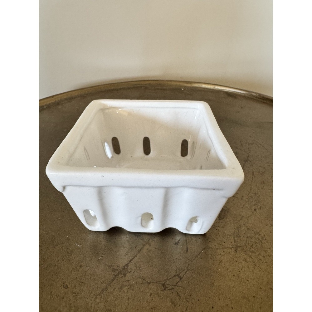 Ceramic Glass Berry Box Crate Cute White Farmhouse Cottage Strawberry Country